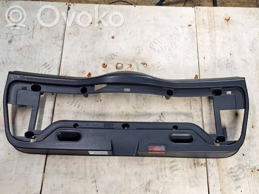 BMW 3 E46 Kita bagažinės apdailos detalė 