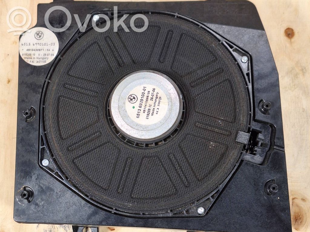 BMW X3 E83 Subwoofer 