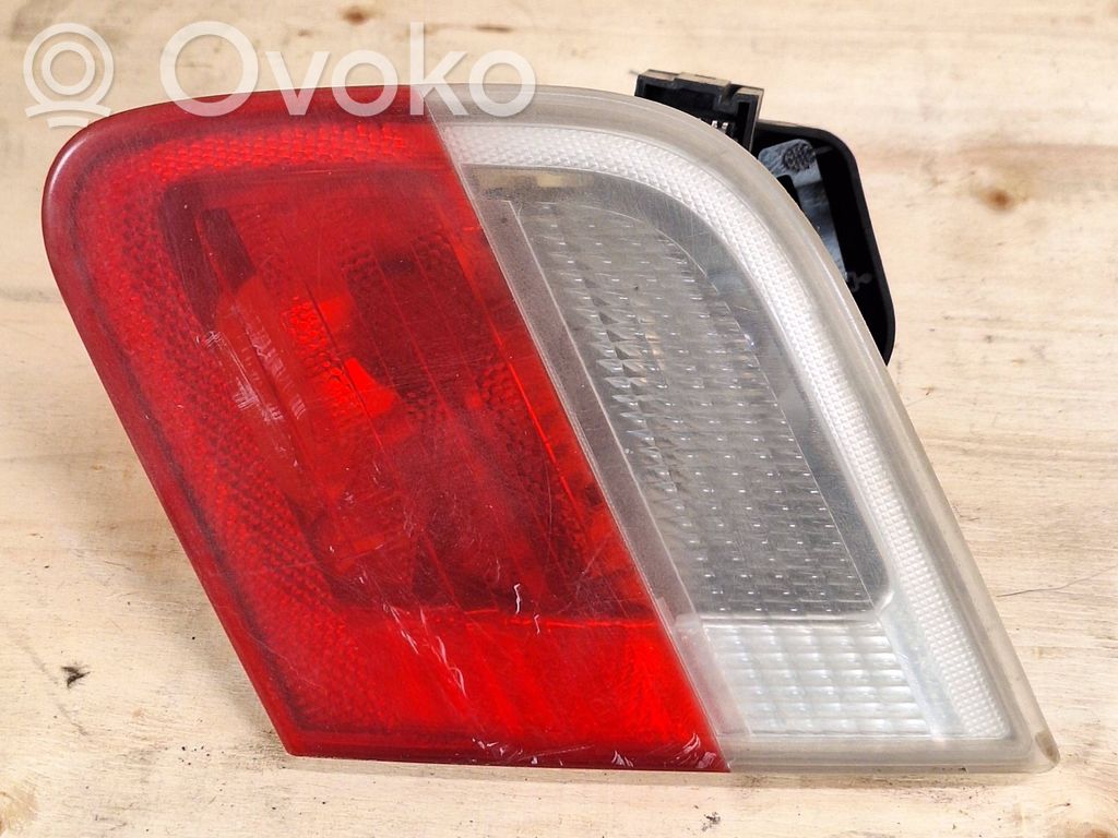 BMW 3 E46 Aizmugurējais lukturis pārsegā 