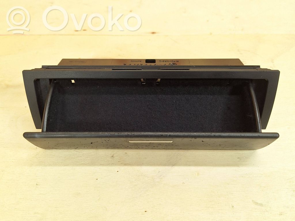 Glove box   8260312,51168260312