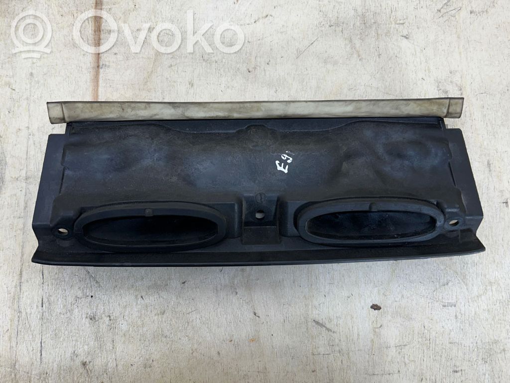 BMW 3 E90 E91 Kita variklio skyriaus detalė 