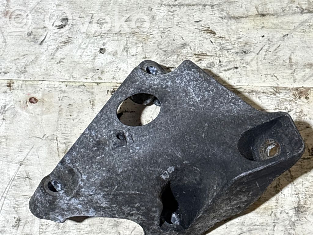 Halterung Lager Motor   6777061,22116777061