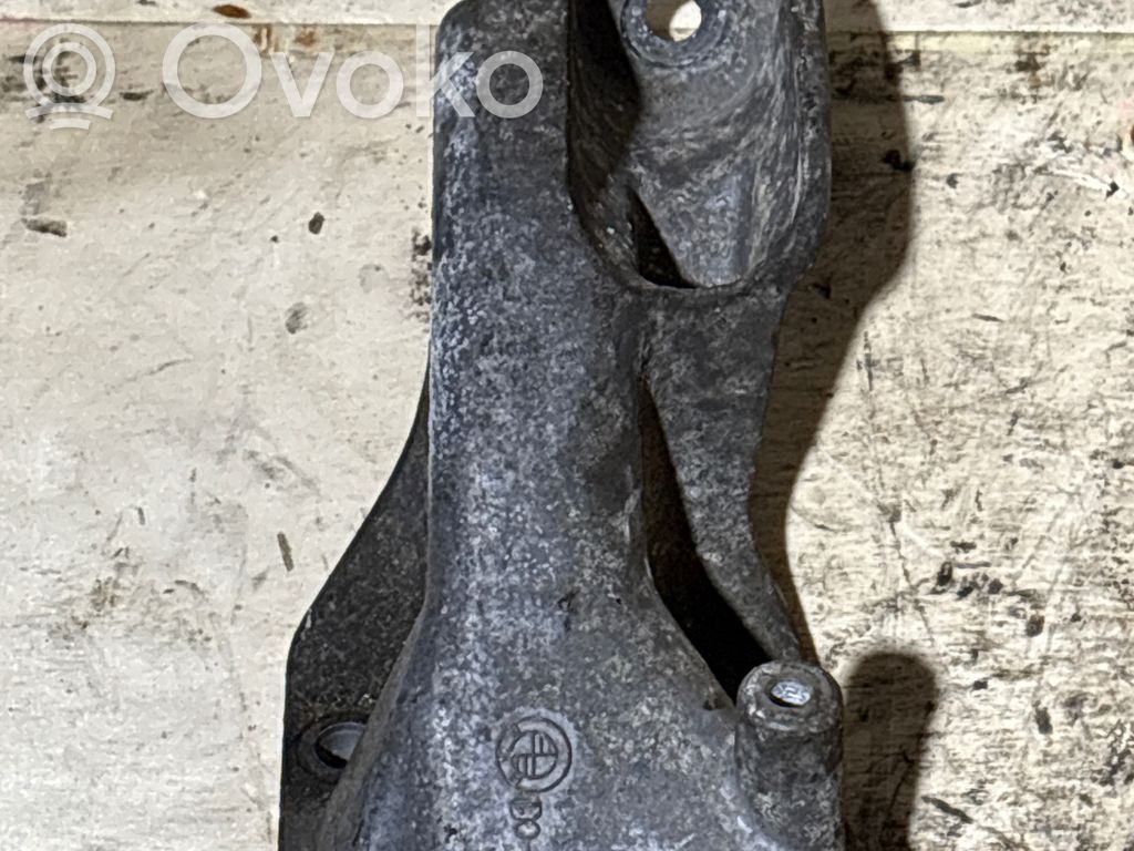 BMW 3 E46 Engine mounting bracket 