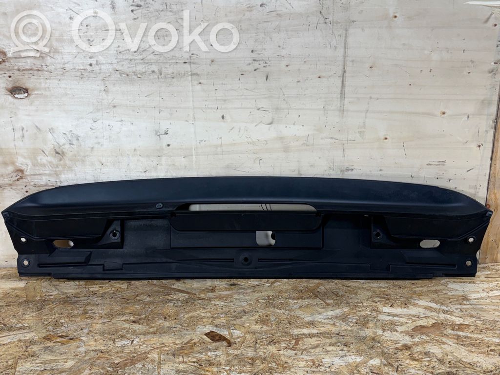 Tailgate/trunk spoiler   7025611,51717025611