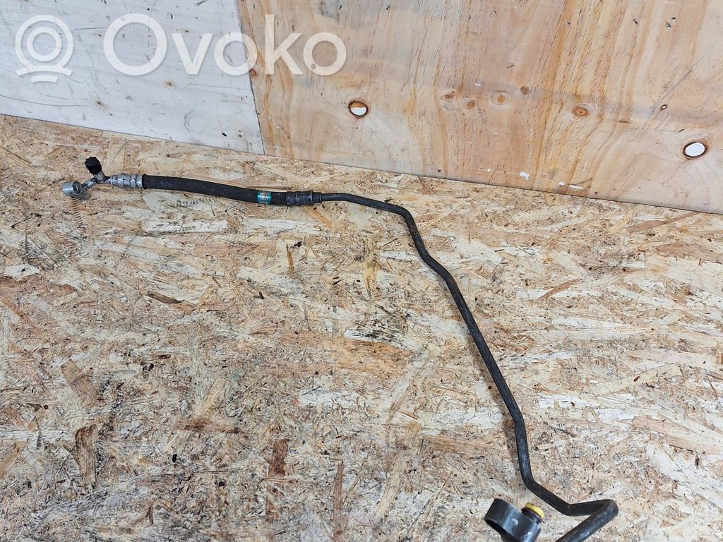 BMW 3 E46 Ilmastointilaitteen putki (A/C) 