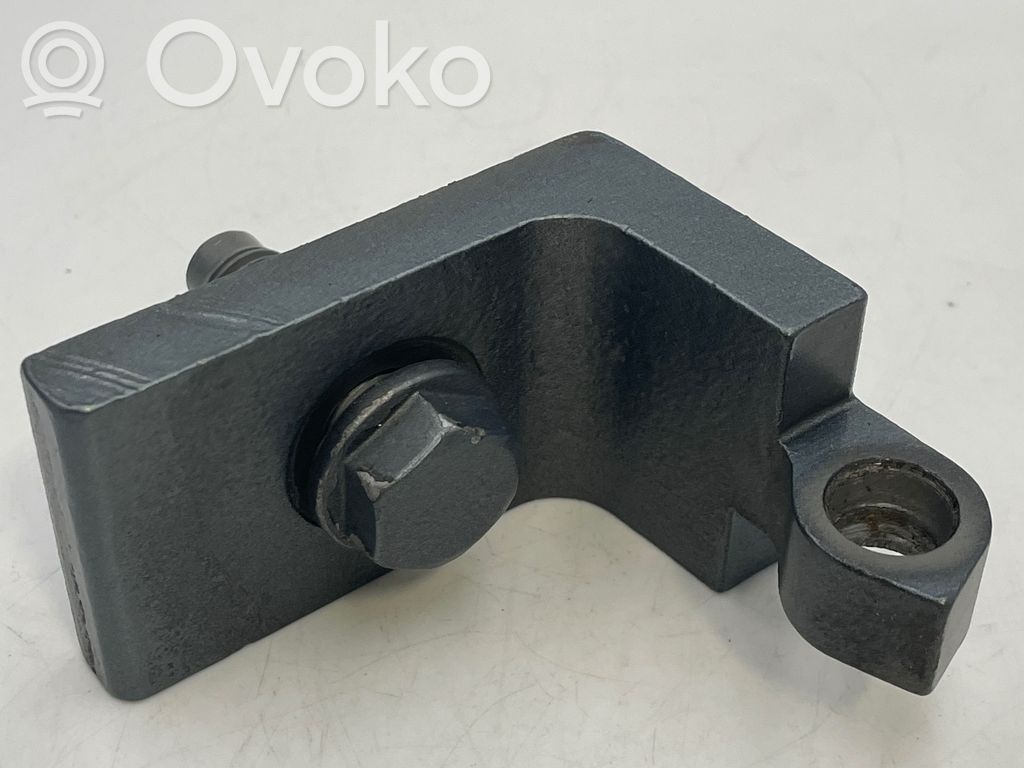 BMW 5 E60 E61 Front door upper hinge 