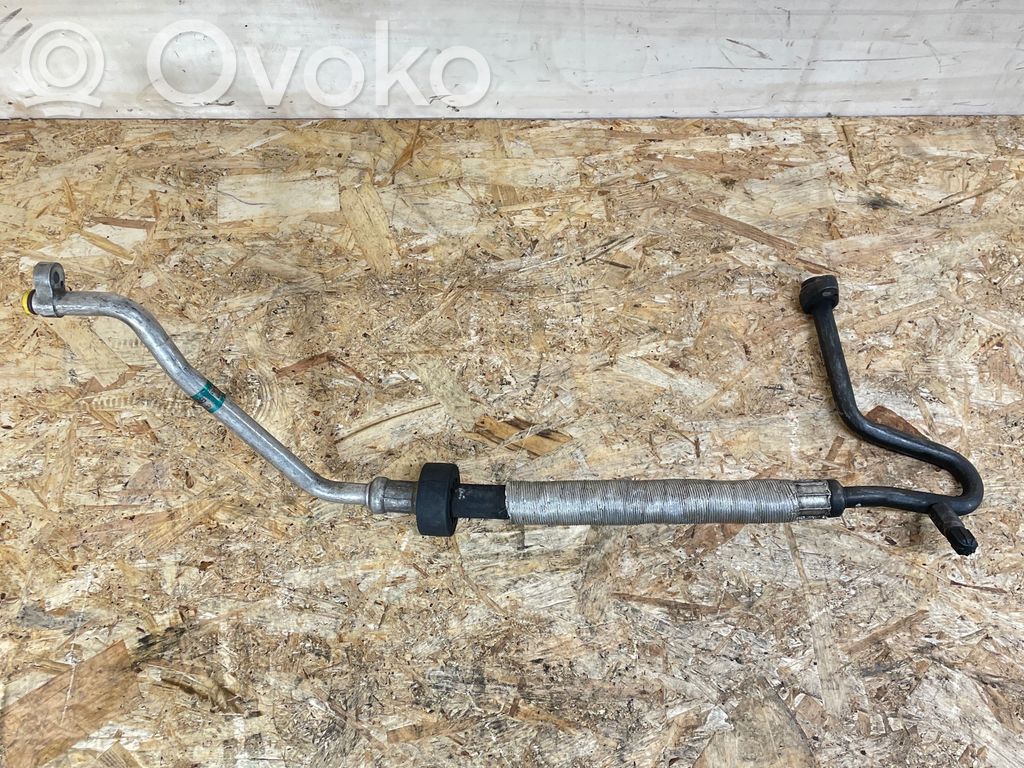 BMW 5 E39 Ilmastointilaitteen putki (A/C) 