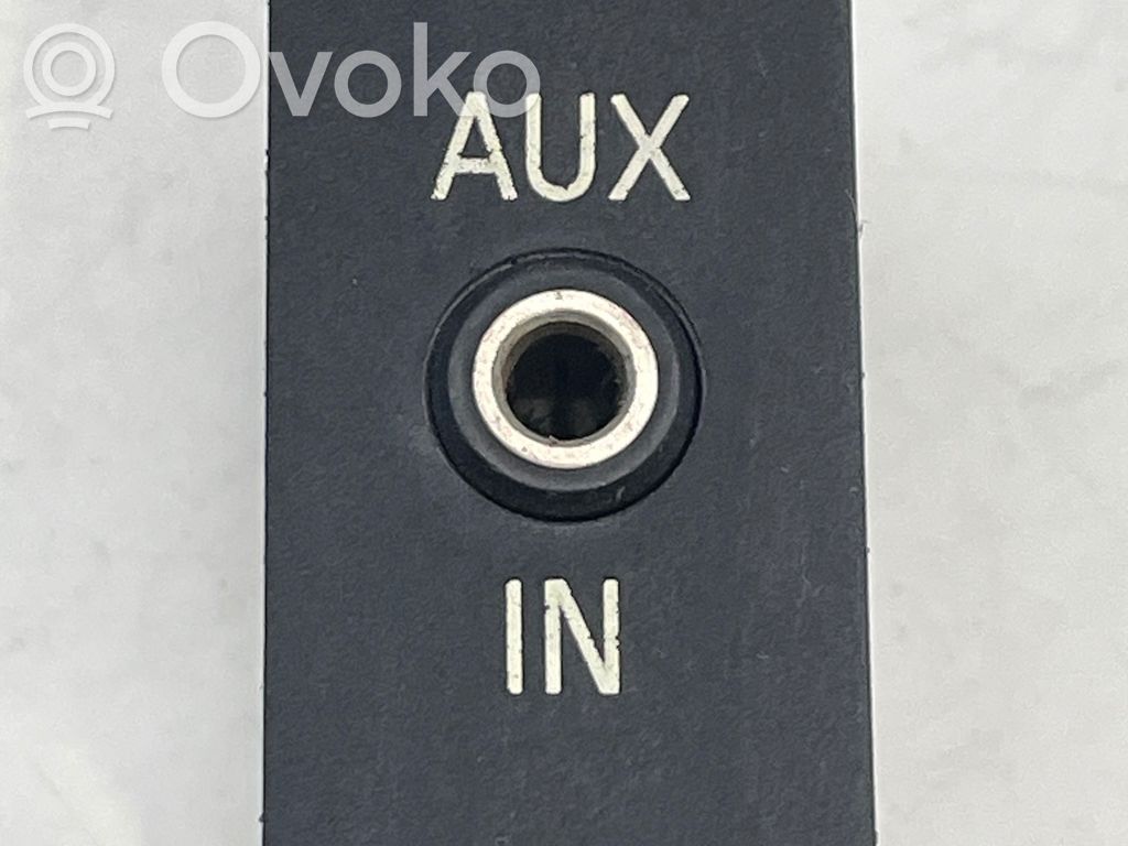 BMW 5 F10 F11 AUX jungtis 