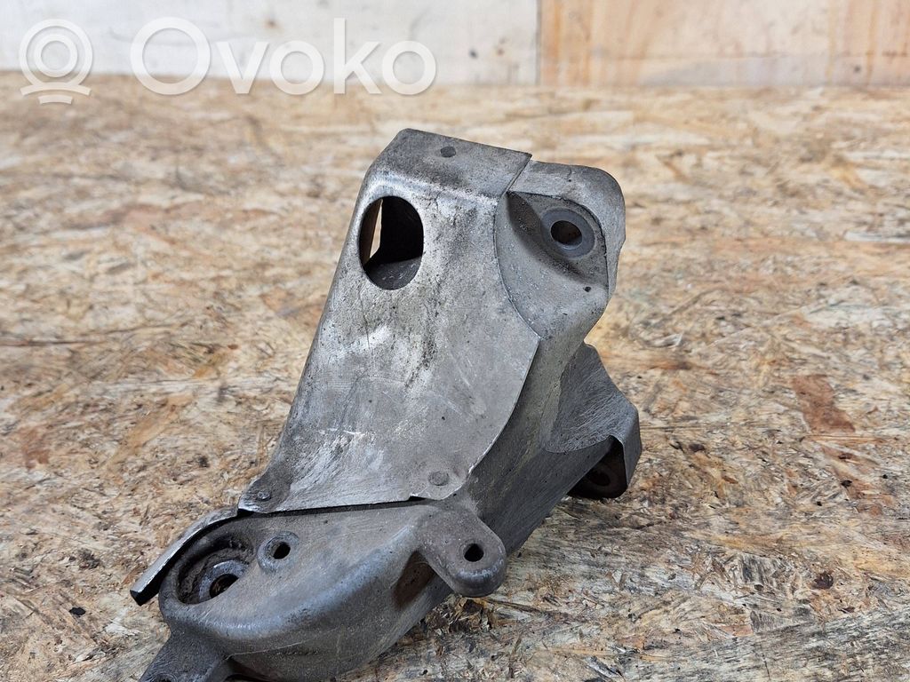 BMW X3 E83 Engine mounting bracket 