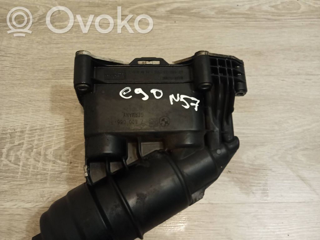 BMW 3 E90 E91 Öljynsuodattimen kannake 