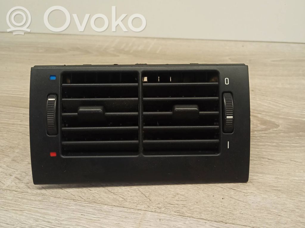 Aizmugurējā gaisa - ventilācijas reste   8376150