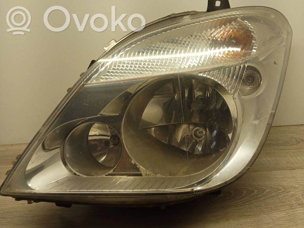 Mercedes-Benz Sprinter W906 Lampa przednia 