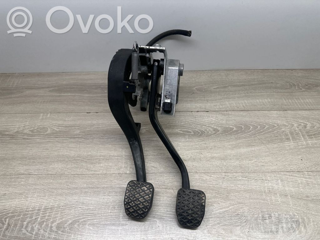 Pedal assembly   6778977,678711