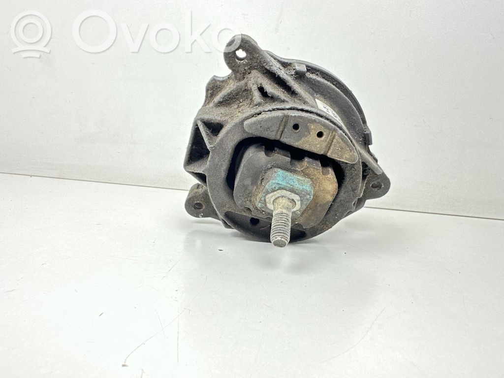 Engine mount bracket   6854251,070911
