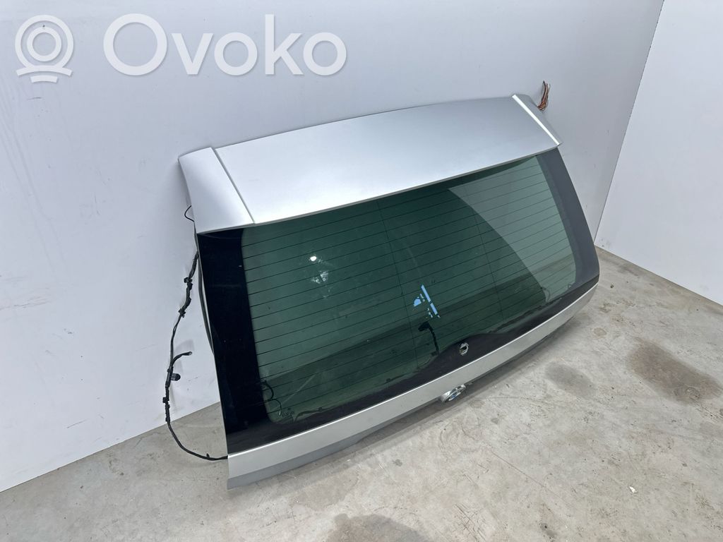 Takaluukun/tavaratilan kansi