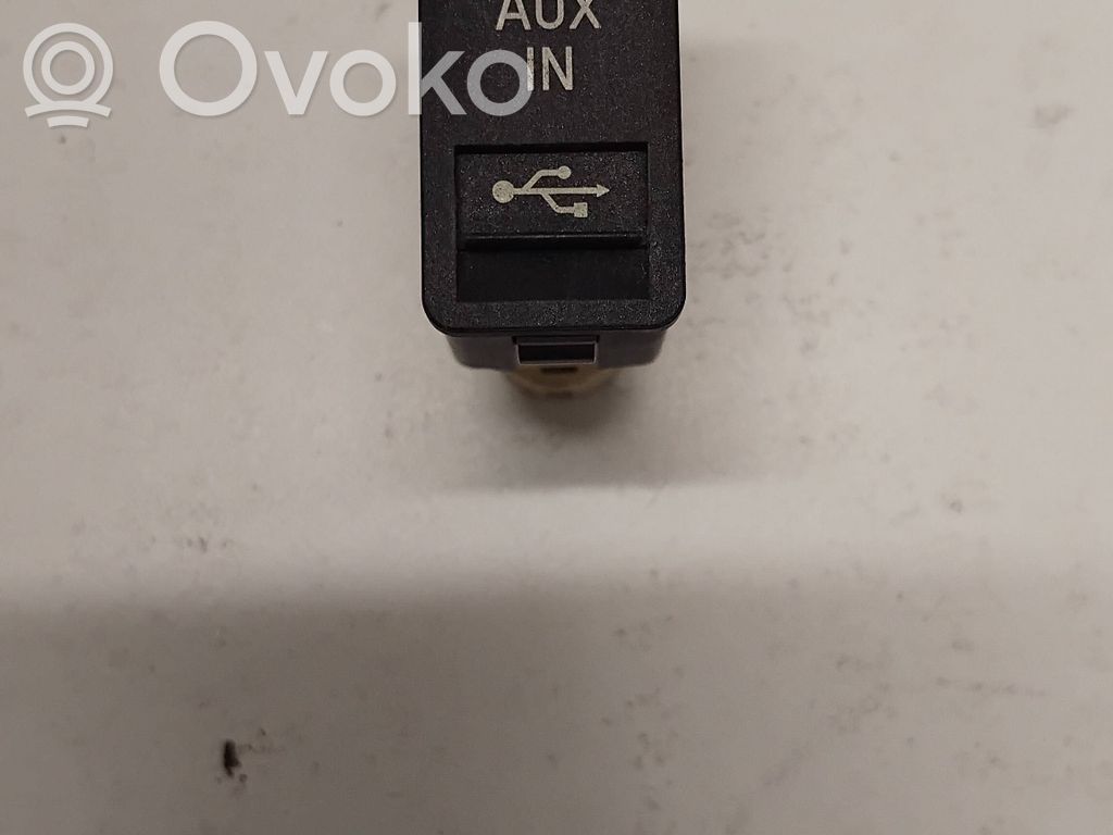 AUX in-socket connector   9129651