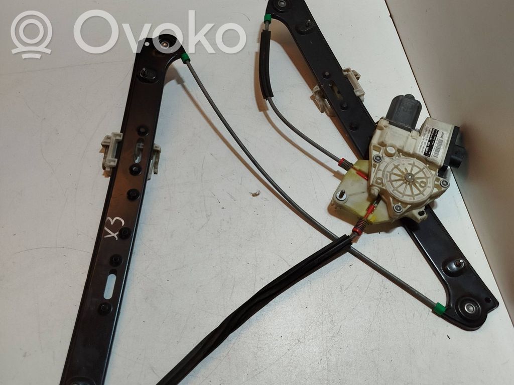 Priekšpusē loga pacēlāja motoriņš   E840311301