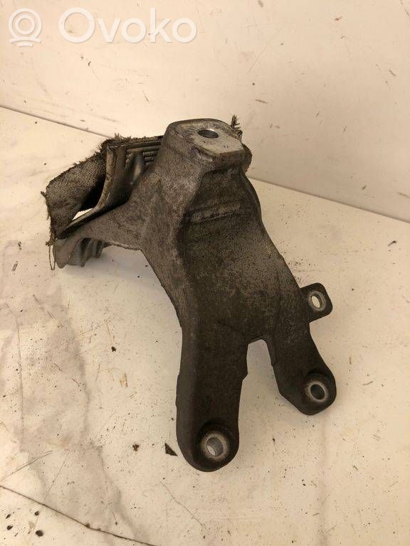 Audi A4 S4 B8 8K Engine mounting bracket 