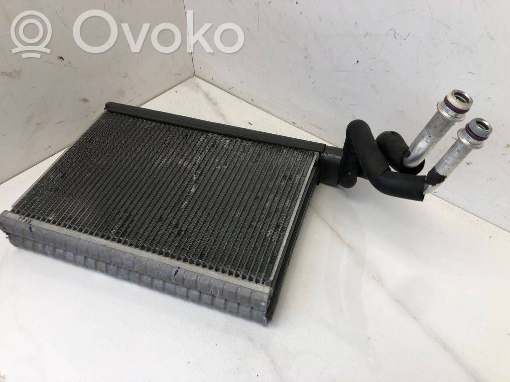 Mazais radiators   08H29A3073