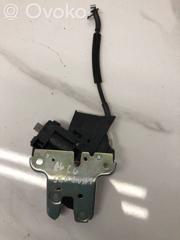 Loading door lock   4F5827505D