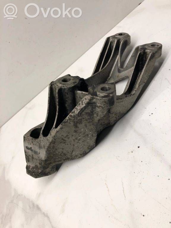Audi A4 S4 B8 8K Engine mounting bracket 
