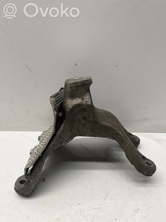 Audi A4 S4 B8 8K Engine mounting bracket 
