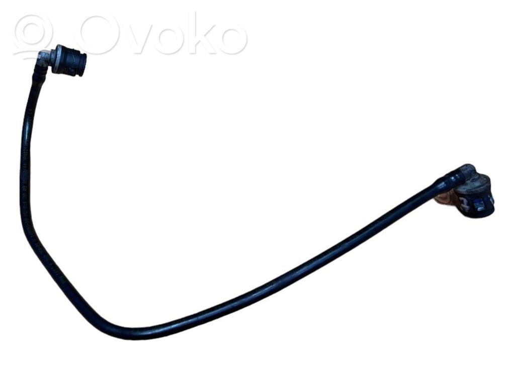 Polttoaineputken letku   16126760754,14089210