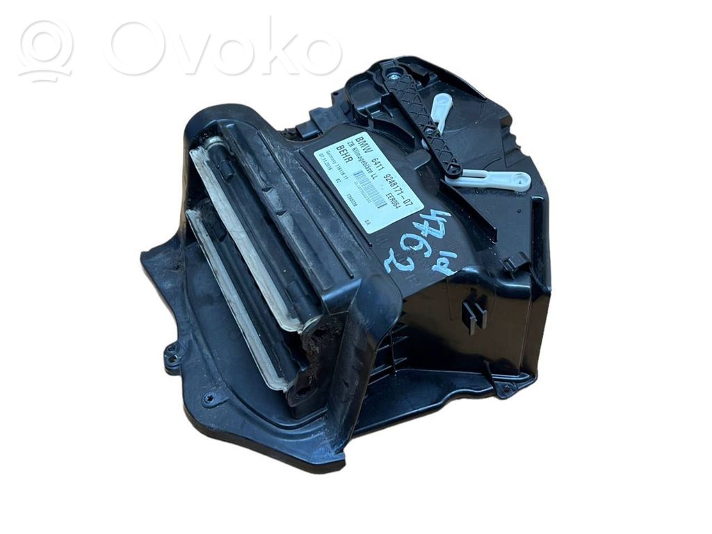 BMW 5 F10 F11 Carcasa de montaje de la caja de climatización interior 