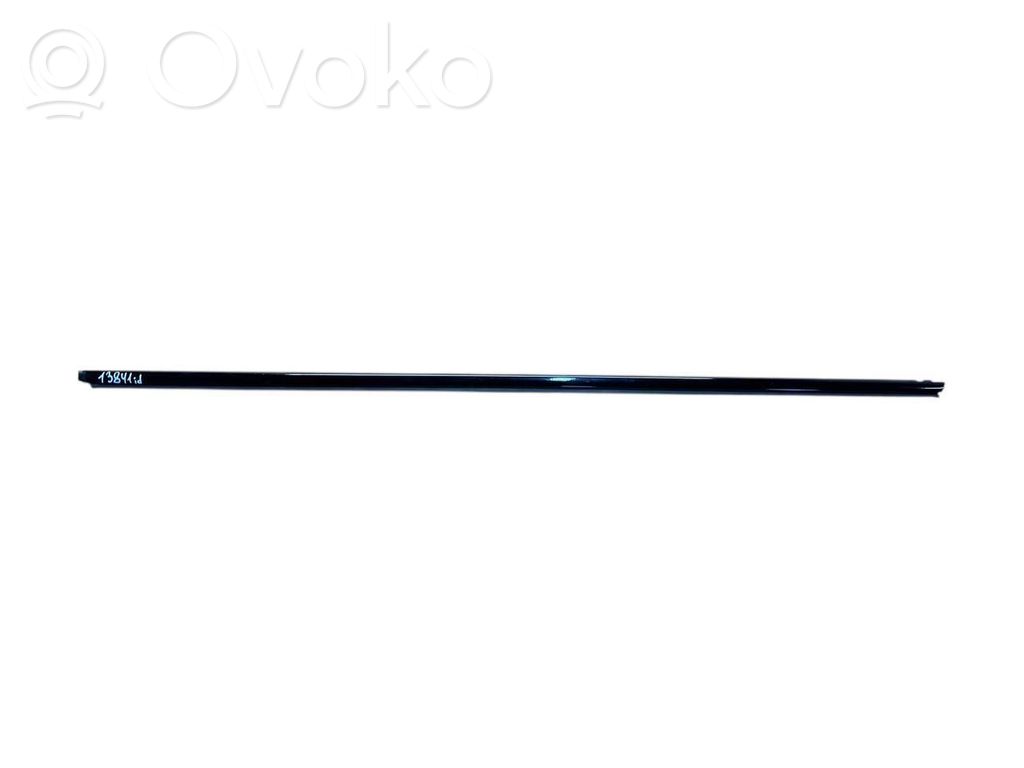 BMW 3 E92 E93 Priekšpusē durvju dekoratīvā apdare (moldings) 