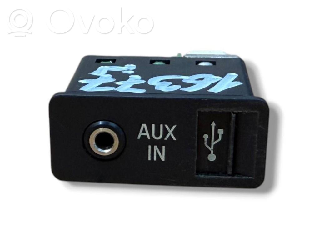 BMW X5 E70 Enchufe conector entrada auxiliar 