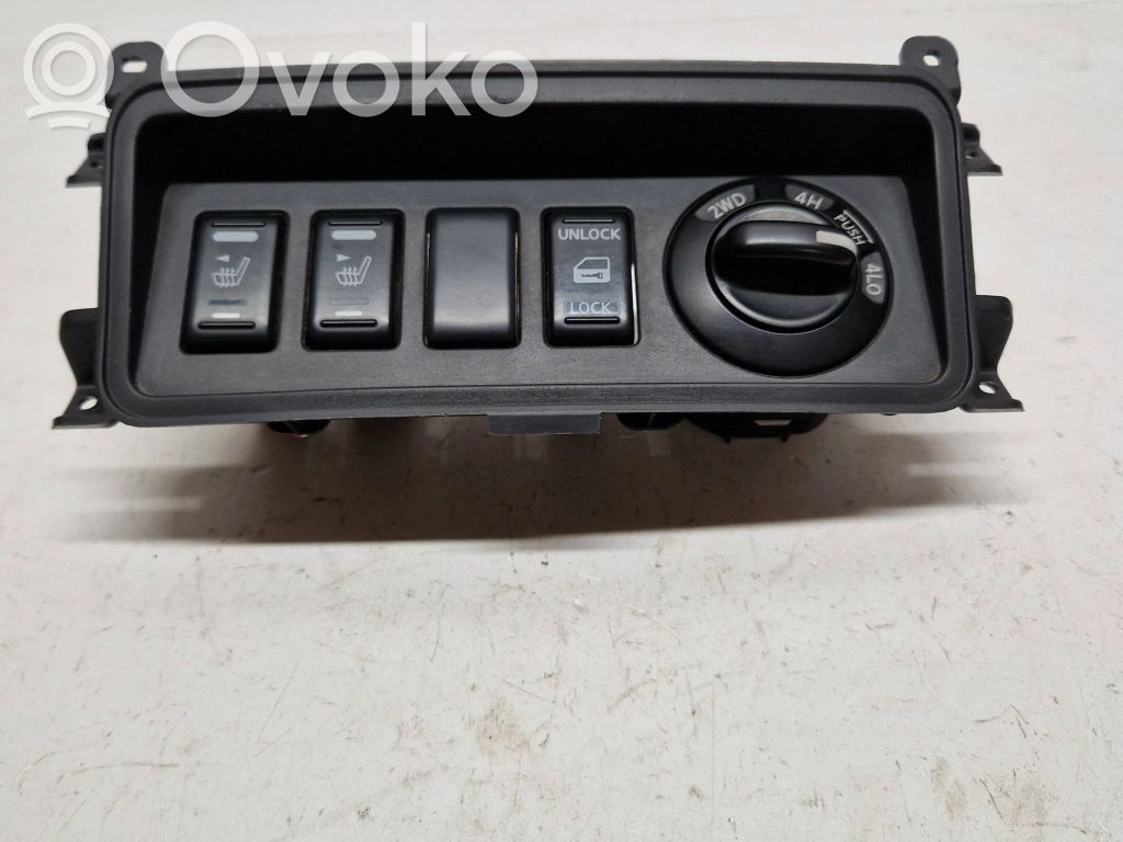 Nissan Navara D40 A set of switches 