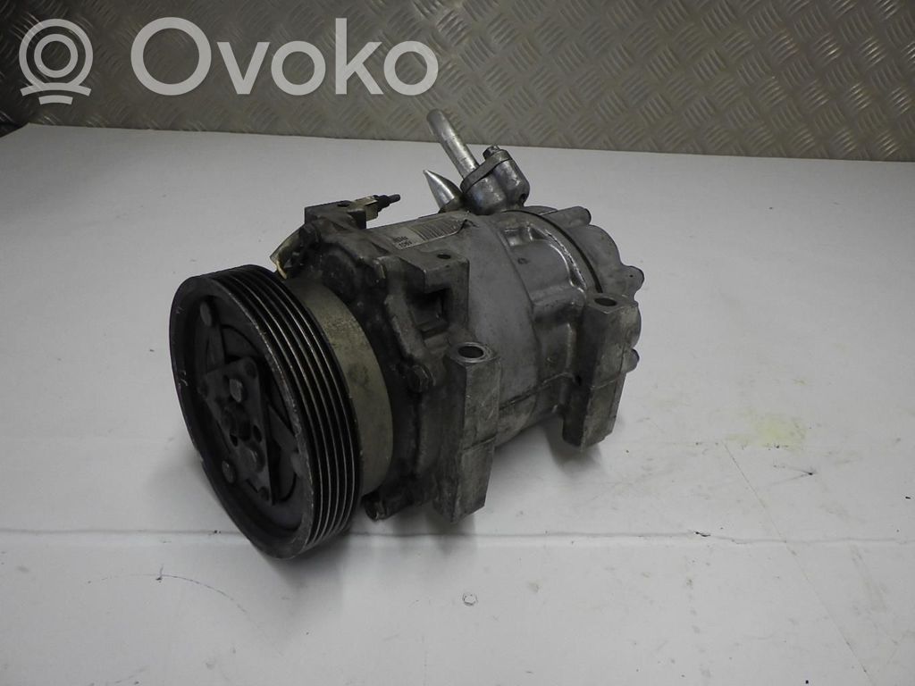 Kompresor / Sprężarka klimatyzacji A/C   926000097R,8600078