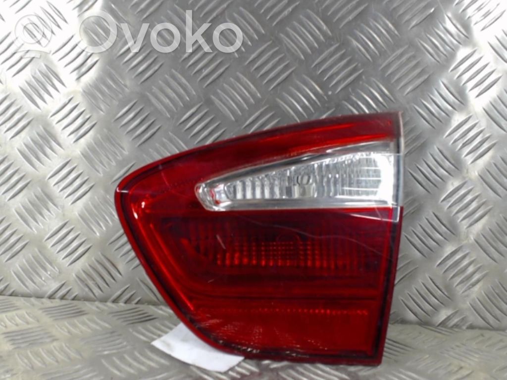 KIA Rio Takaluukun takavalot 