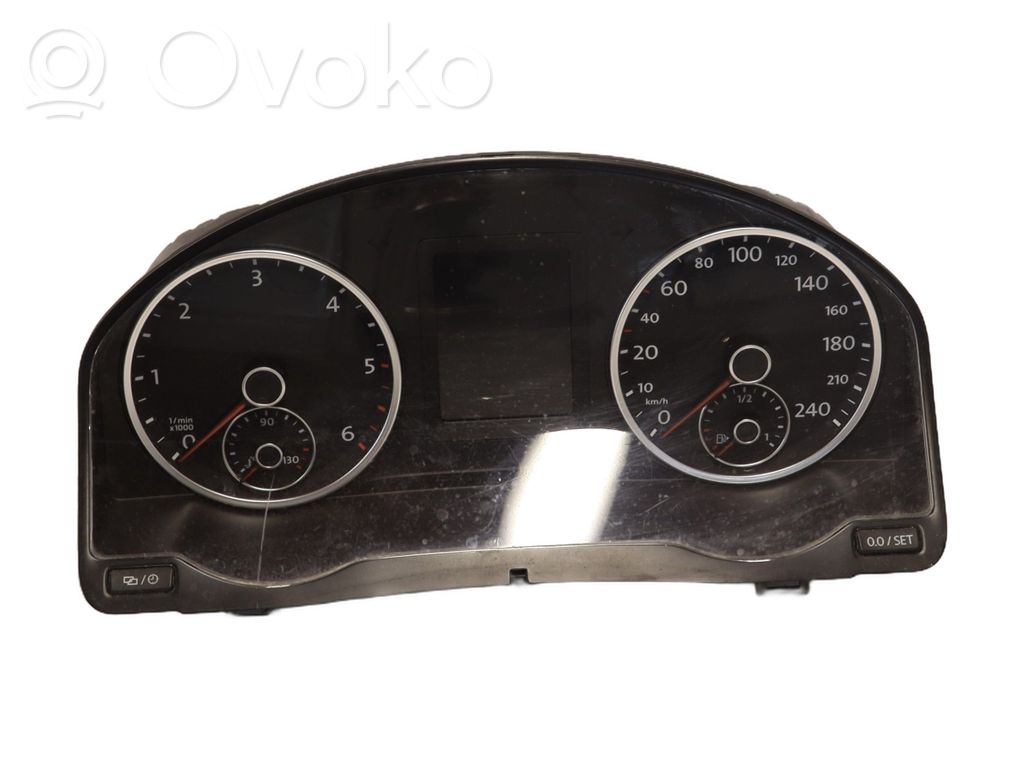Volkswagen Tiguan Speedometer (instrument cluster) 
