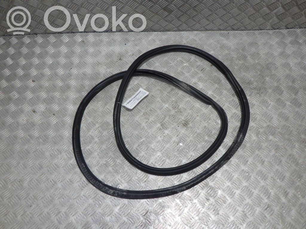 Volvo XC40 Gumowa uszczelka drzwi przednich 