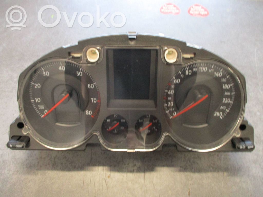 Volkswagen PASSAT B6 Licznik / Prędkościomierz 