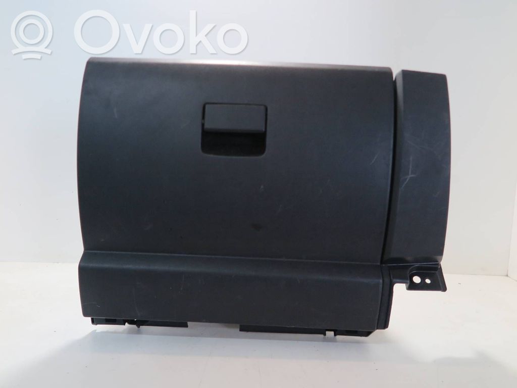 Glove box   CC2964161