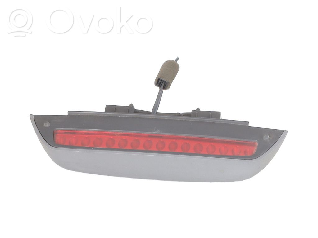 KIA Carens I Third/center stoplight 