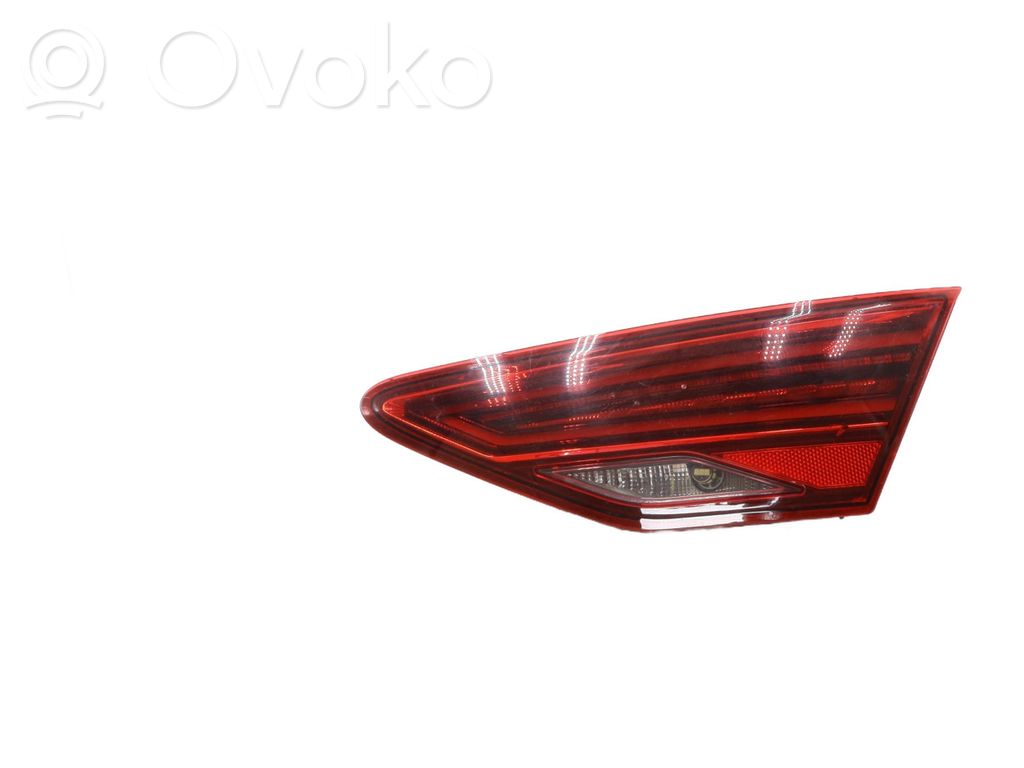 Seat Leon (5F) Galinis žibintas dangtyje 