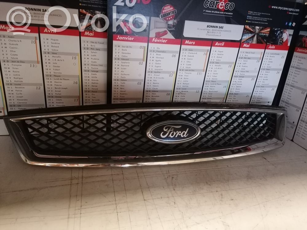 Ford Focus Front bumper upper radiator grill 