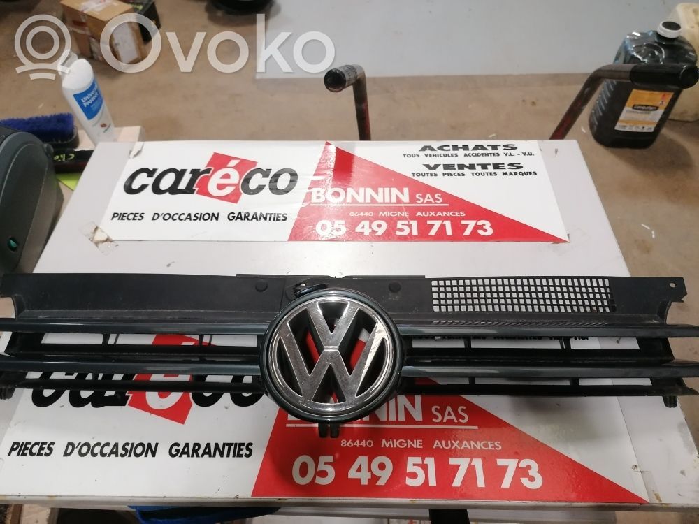Volkswagen Golf IV Maskownica / Grill / Atrapa górna chłodnicy 