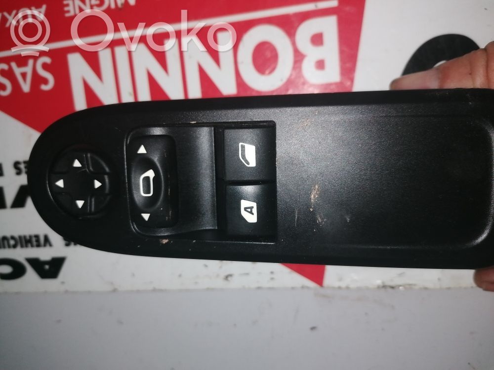 Botón interruptor de luz de peligro   98012275XT,27399885,33750,VDMS18