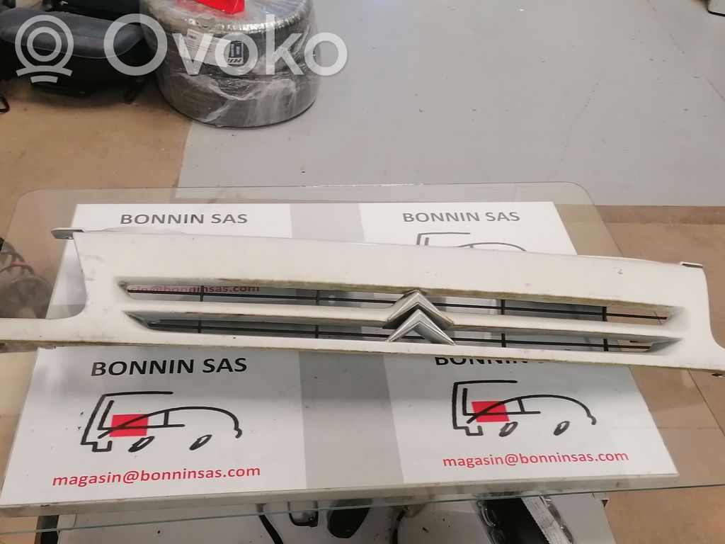 Citroen Saxo Etupuskurin ylempi jäähdytinsäleikkö 