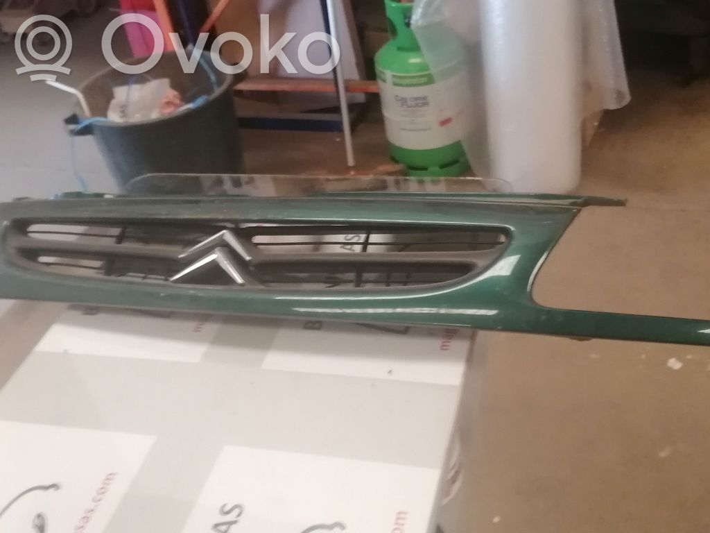 Citroen Saxo Etupuskurin ylempi jäähdytinsäleikkö 