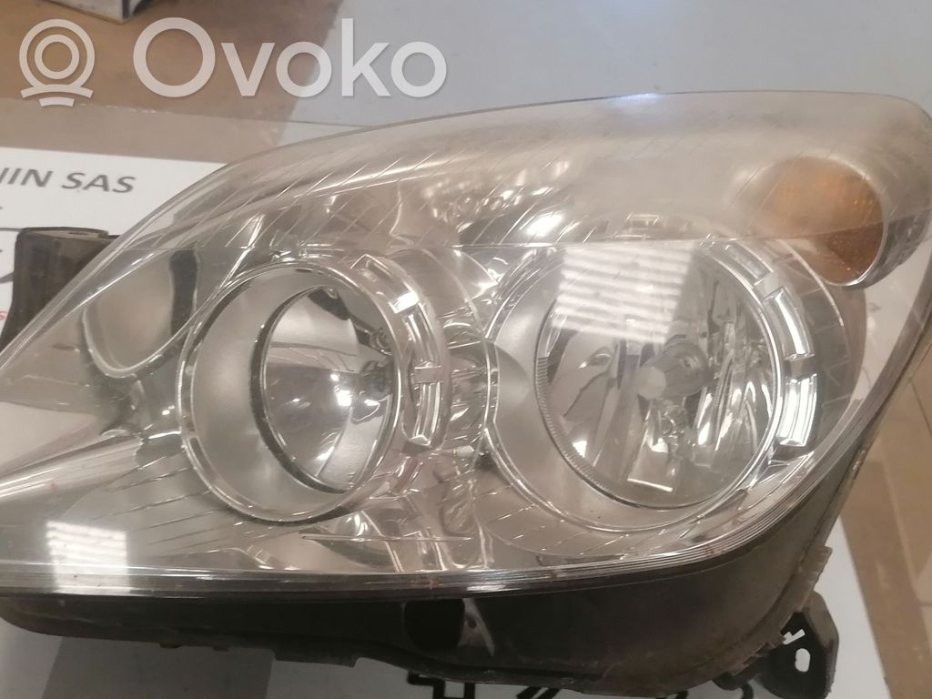 Opel Astra H Lampa przednia 
