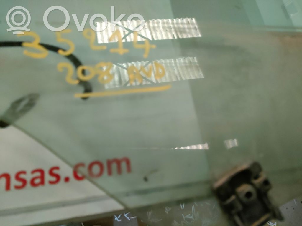 Peugeot 208 I Aizmugurējais virsbūves sānu stikls 