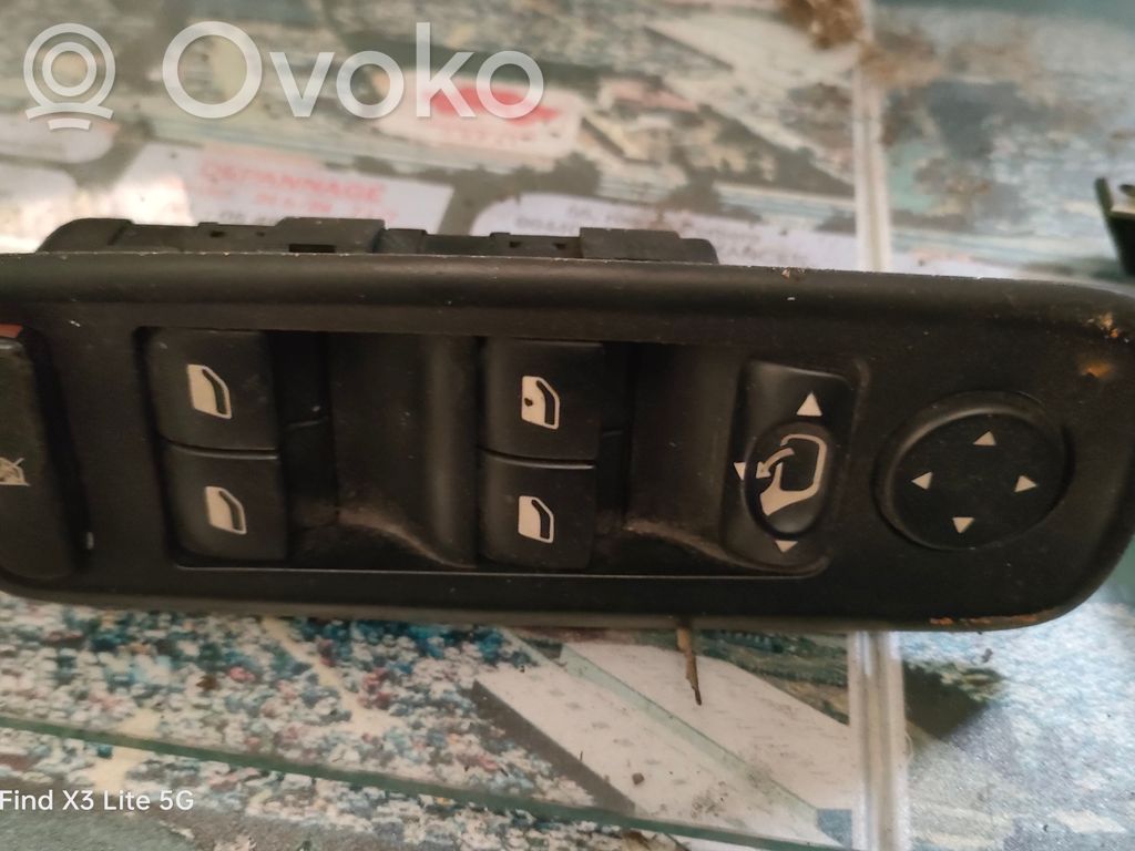 Peugeot 807 Electric window control switch 