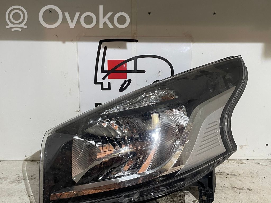 Nissan NV300 Lampa przednia 