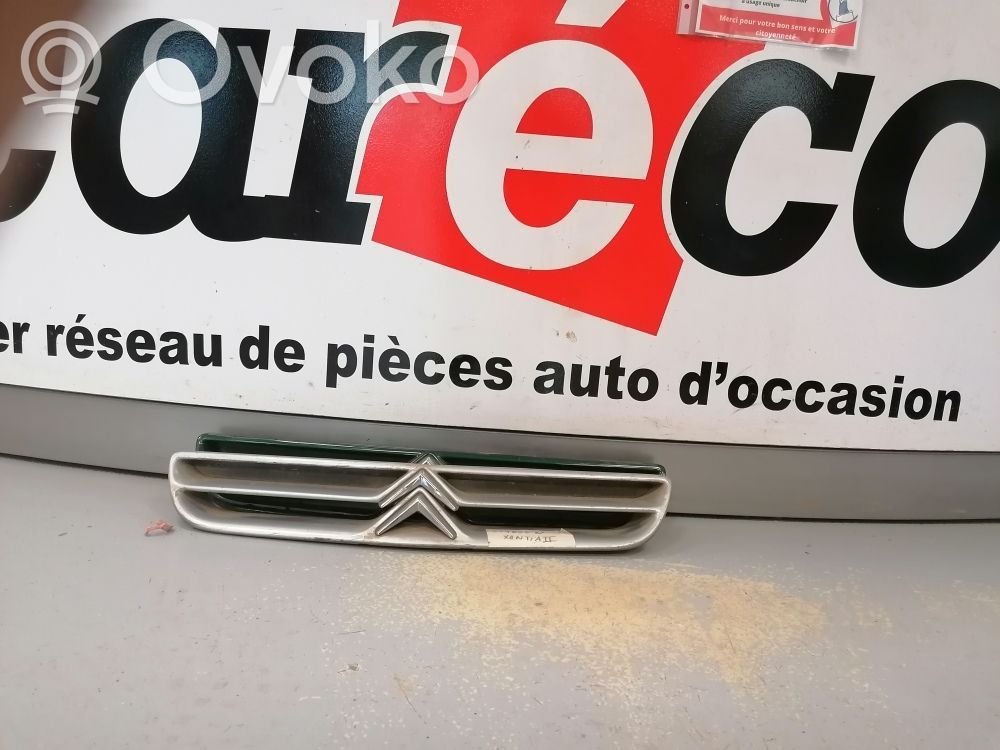 Citroen Xantia Etupuskurin ylempi jäähdytinsäleikkö 
