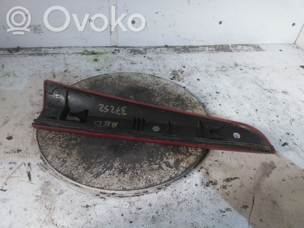 Nissan Note (E11) Aizmugurējais lukturis virsbūvē 